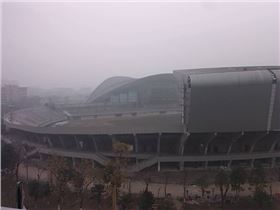 被大霧吞噬的雅安體育館 被大霧吞噬的雅安體育館